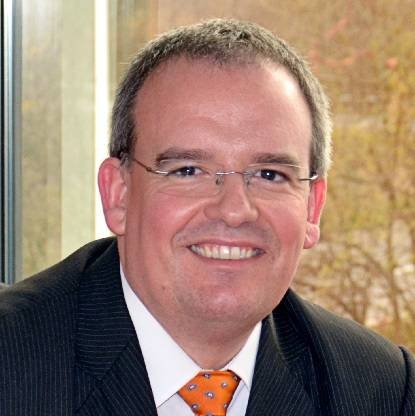  Oscar Lázaro
